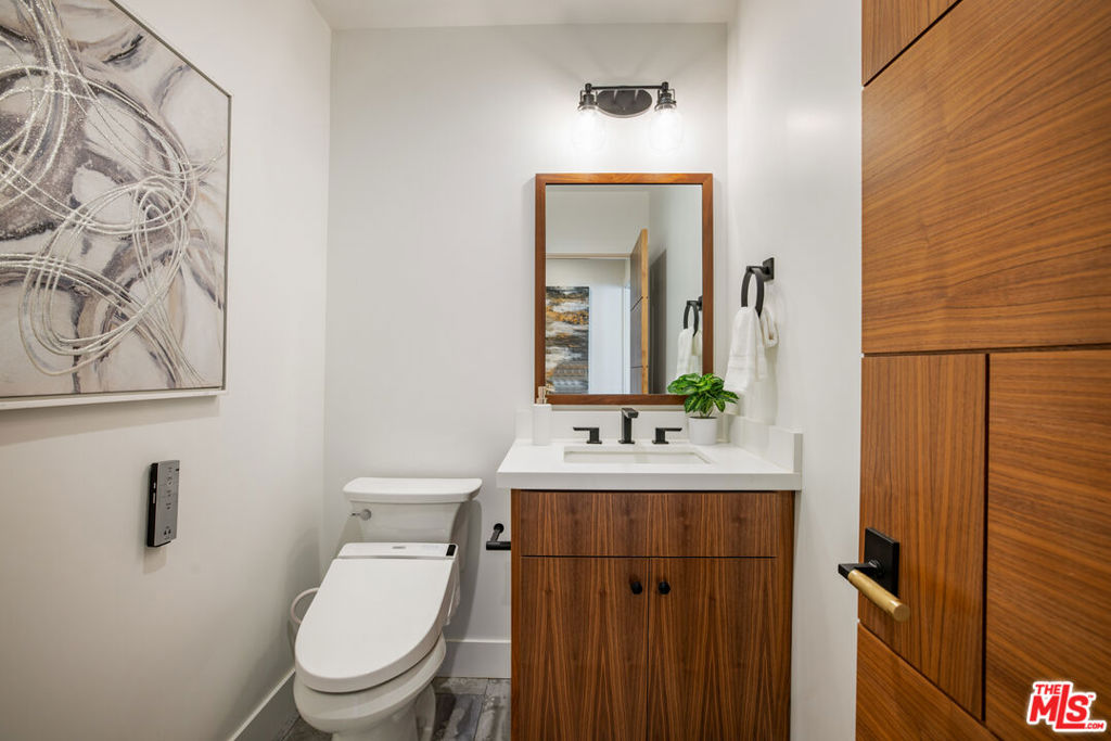 10060 Toluca Lake Avenue