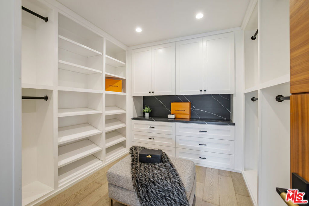 10060 Toluca Lake Avenue