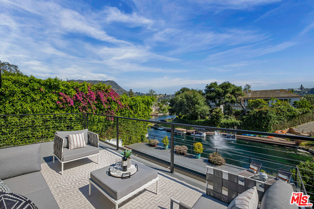 10060 Toluca Lake Avenue