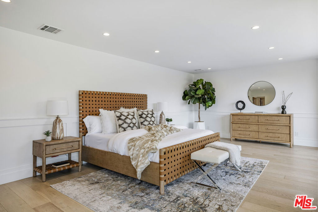 10060 Toluca Lake Avenue