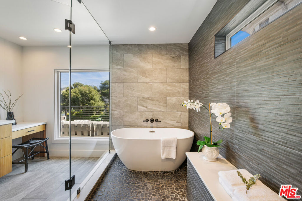 10060 Toluca Lake Avenue