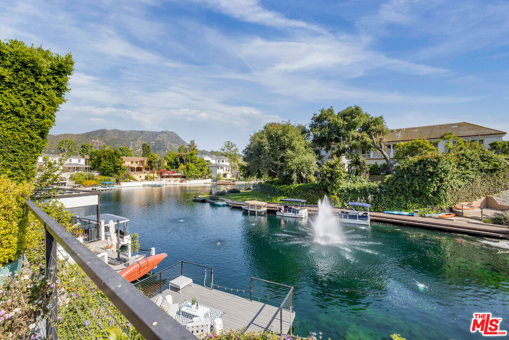 10060 Toluca Lake Avenue