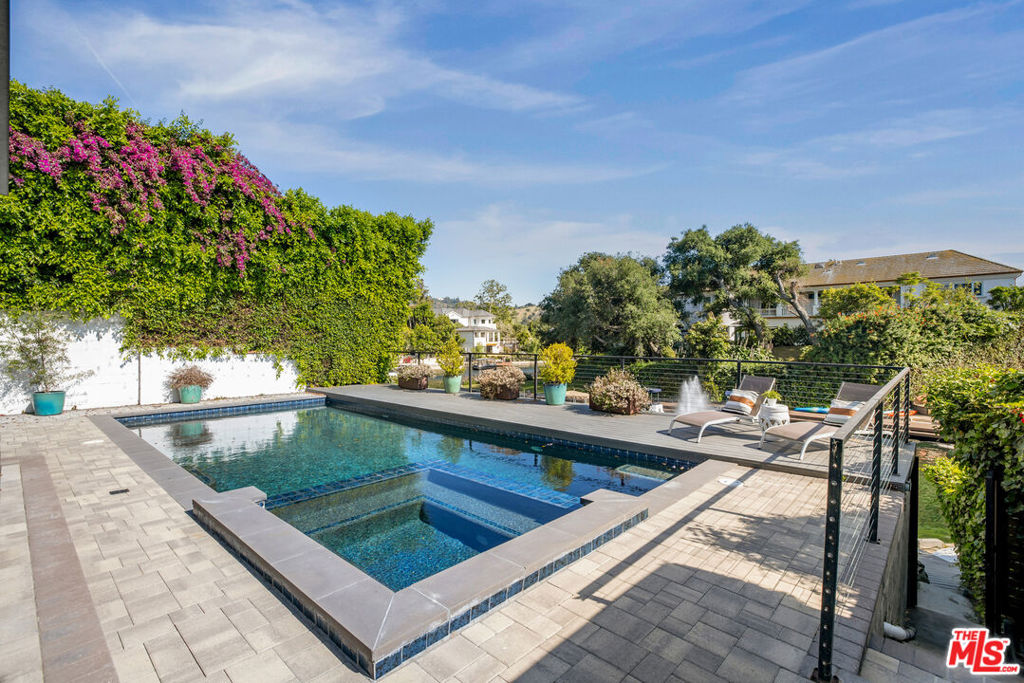 10060 Toluca Lake Avenue