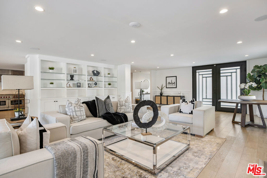 10060 Toluca Lake Avenue