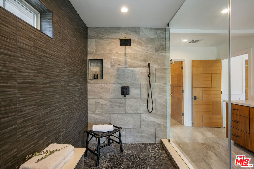 10060 Toluca Lake Avenue