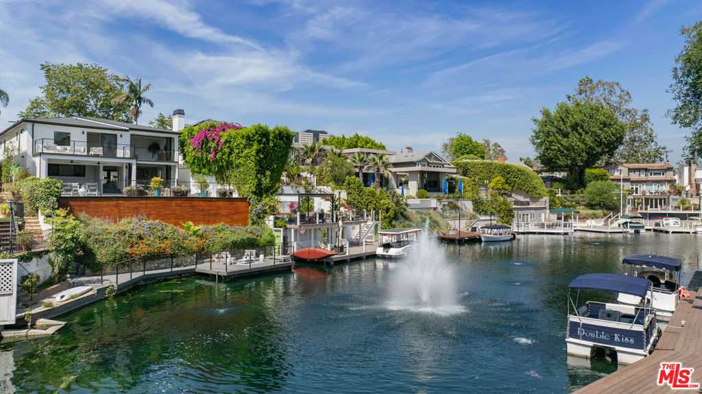 10060 Toluca Lake Avenue