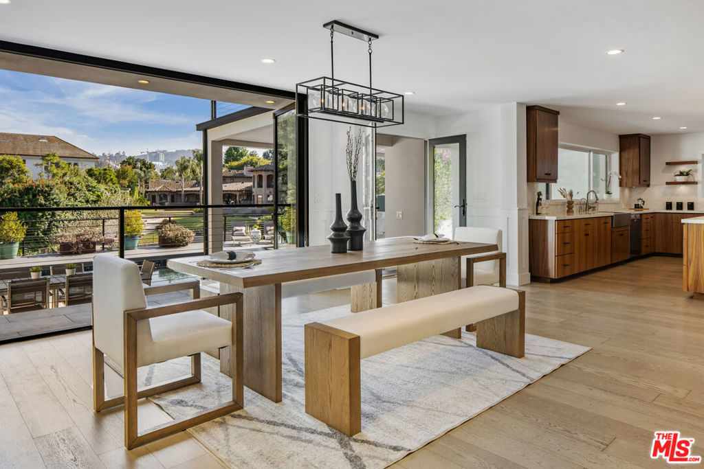 10060 Toluca Lake Avenue