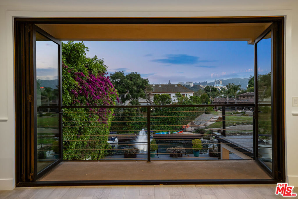 10060 Toluca Lake Avenue