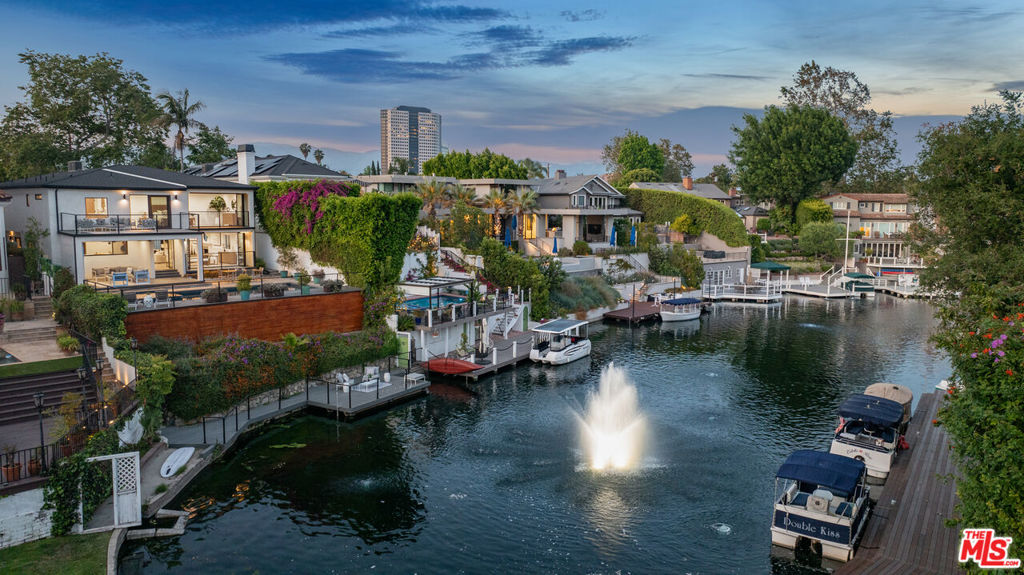 10060 Toluca Lake Avenue