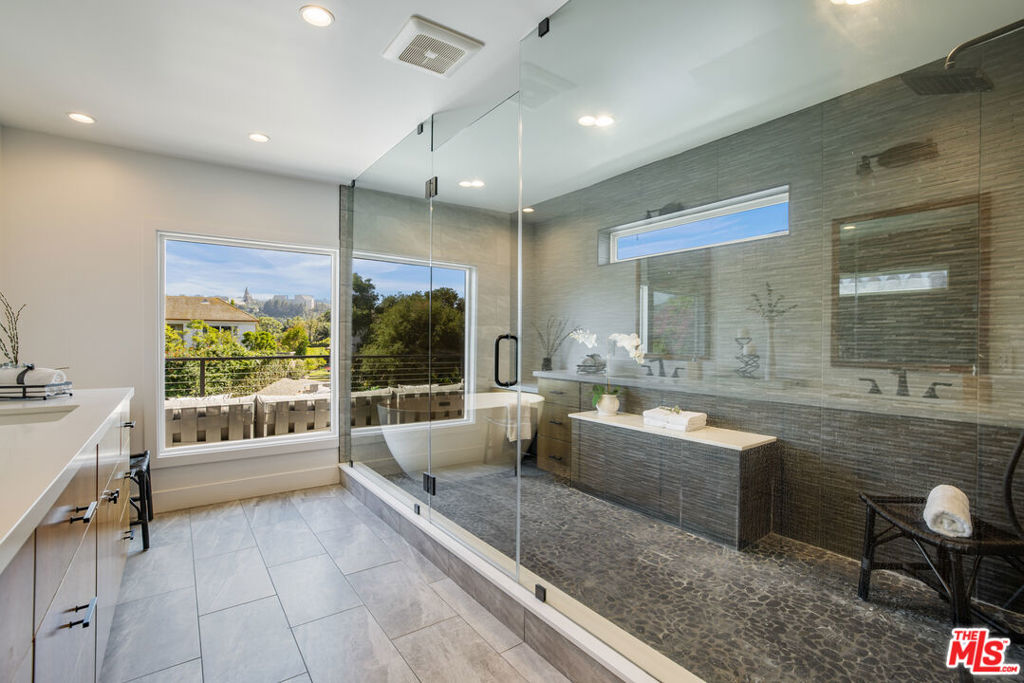 10060 Toluca Lake Avenue