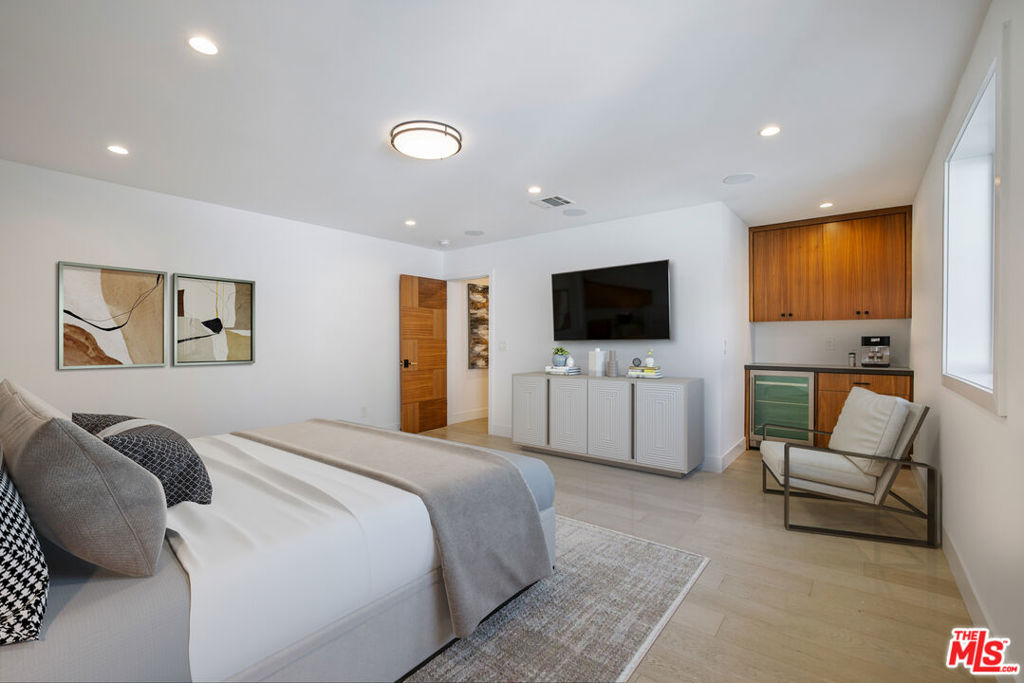 10060 Toluca Lake Avenue