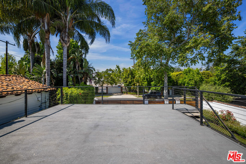 10060 Toluca Lake Avenue