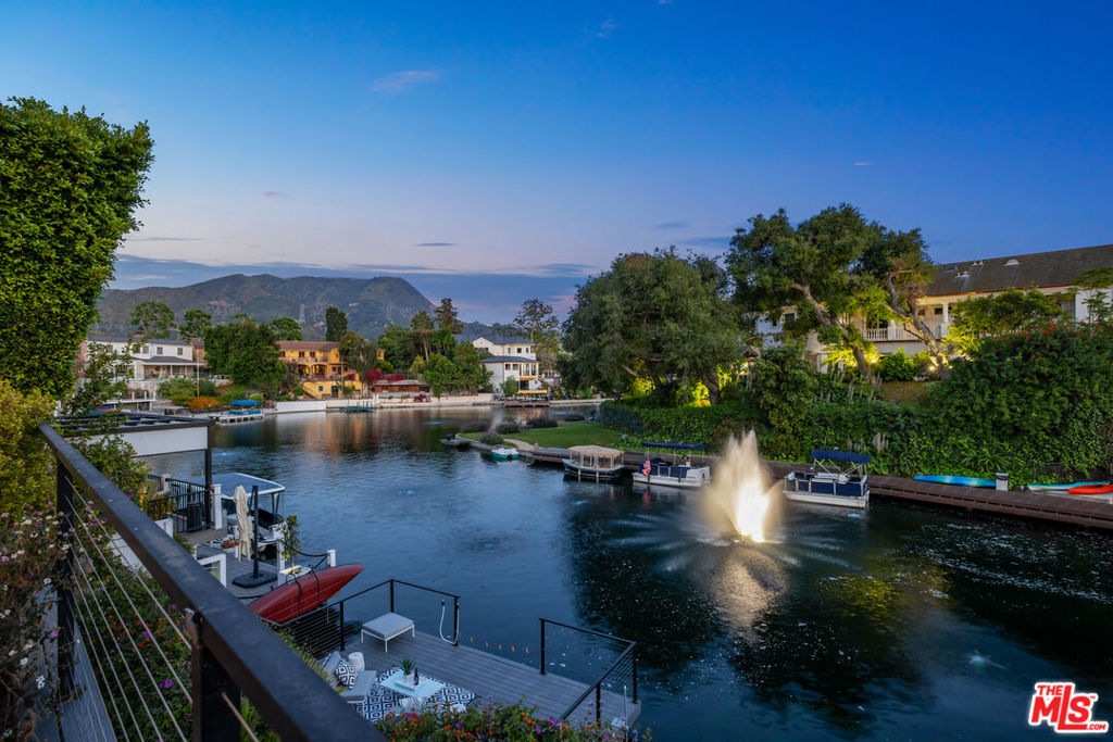 10060 Toluca Lake Avenue