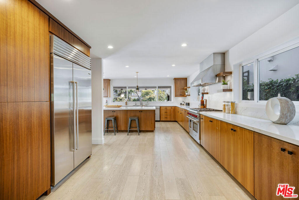 10060 Toluca Lake Avenue