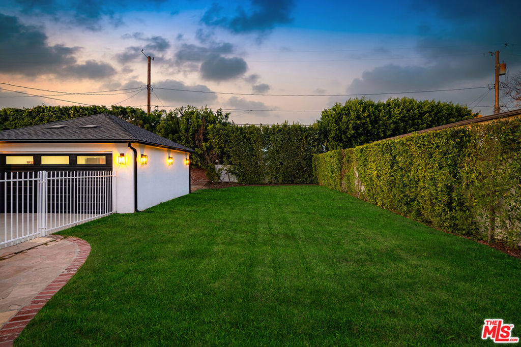 4227 Warner Boulevard