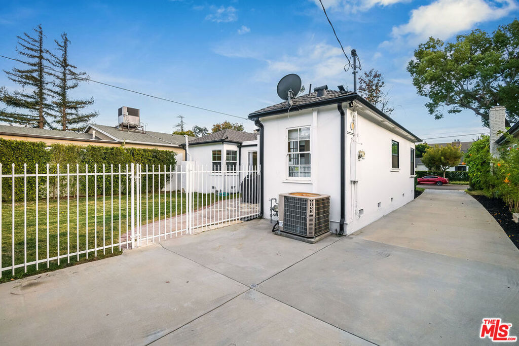 4227 Warner Boulevard