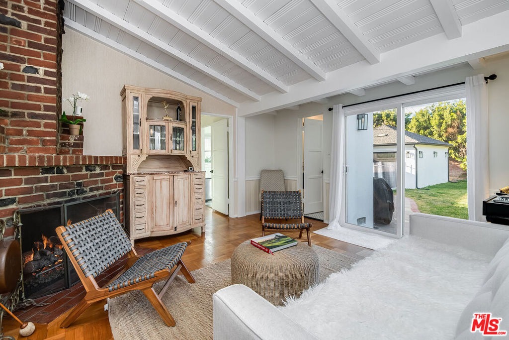 4227 Warner Boulevard