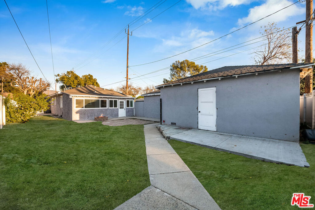 813 N Parish Place