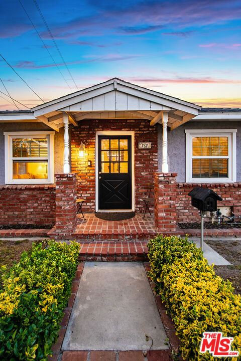 813 N Parish Place