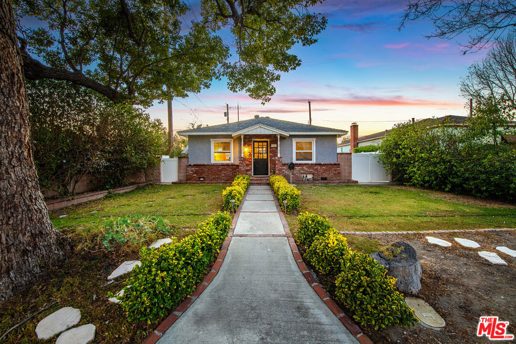 813 N Parish Place