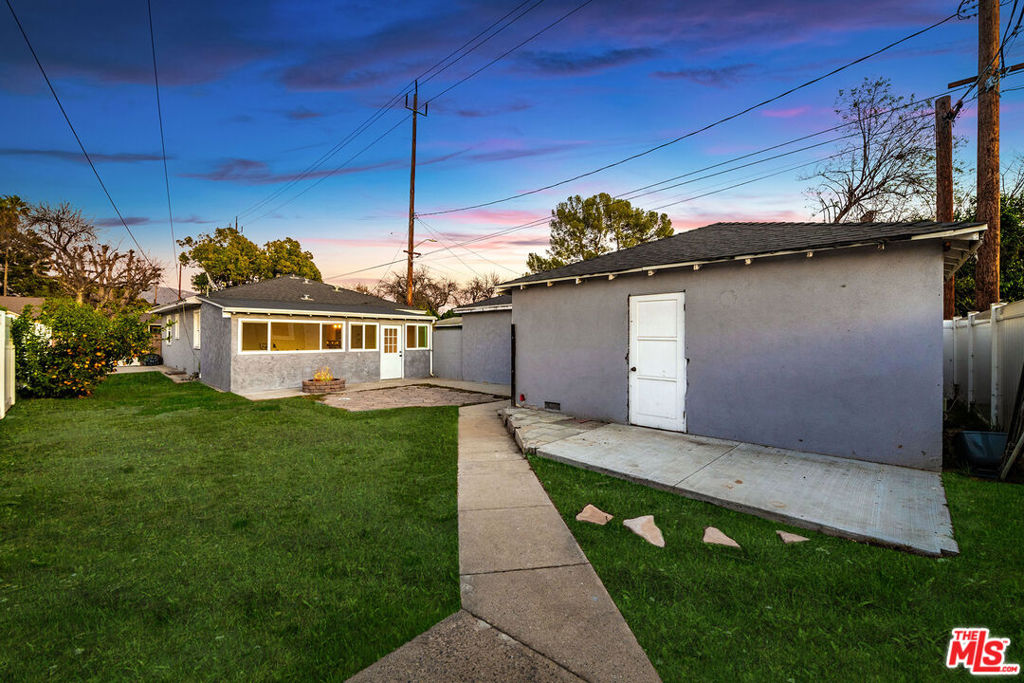 813 N Parish Place