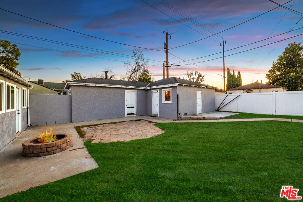 813 N Parish Place