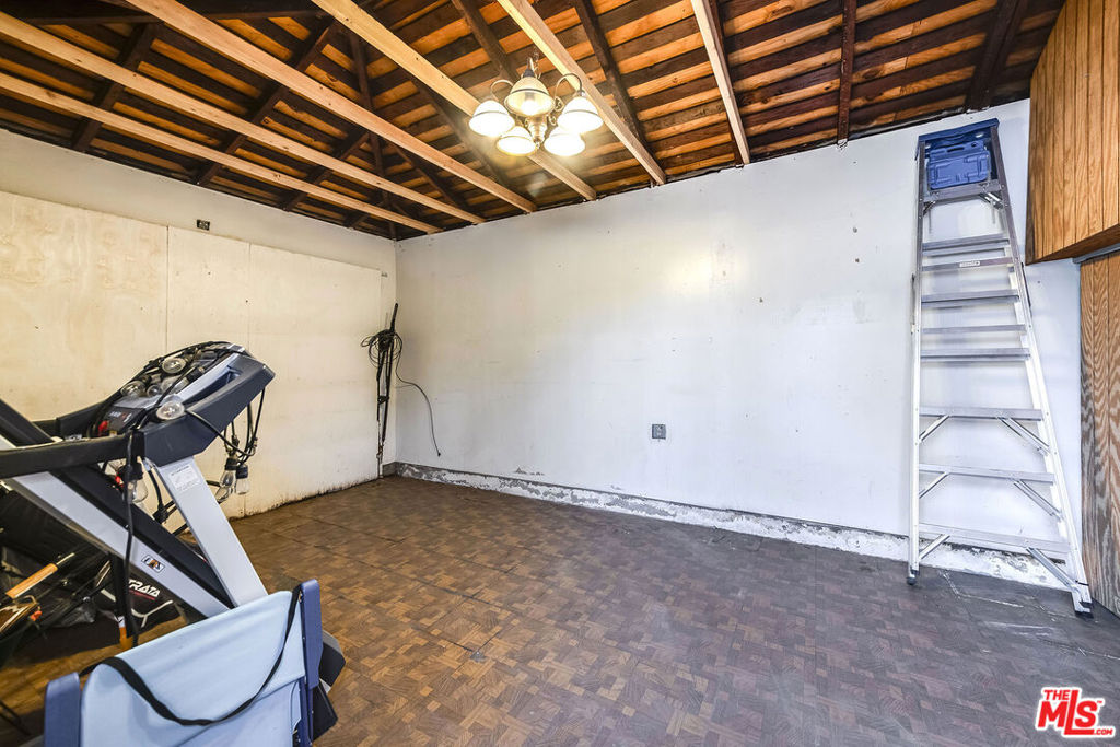 813 N Parish Place