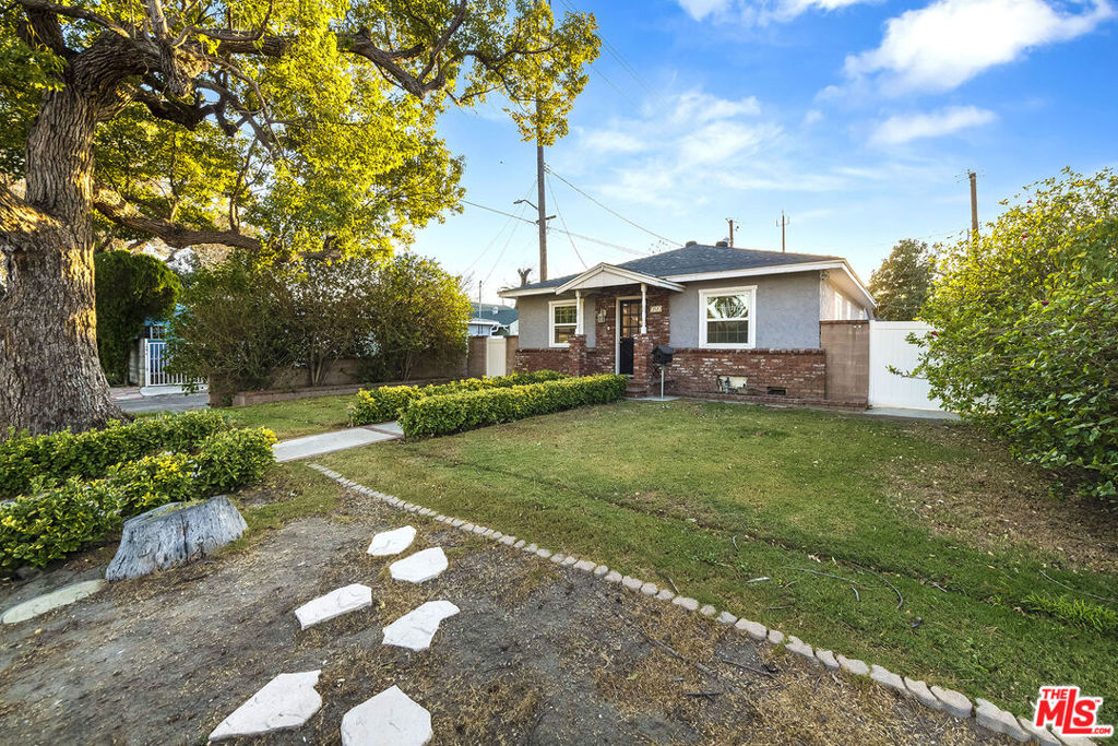 813 N Parish Place