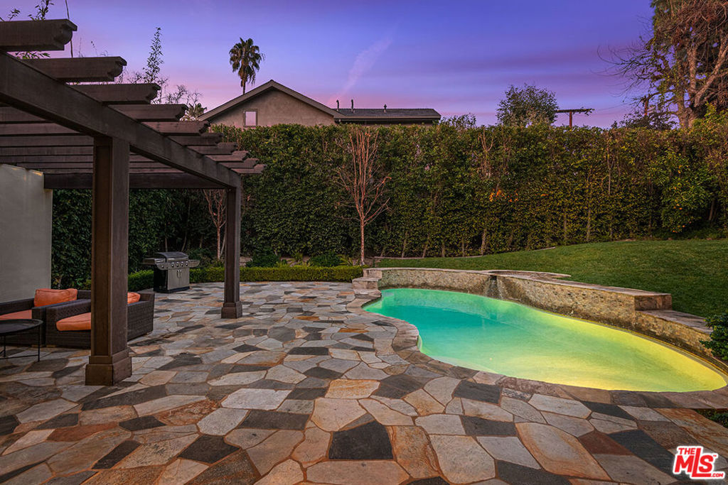 10161 VALLEY SPRING Lane