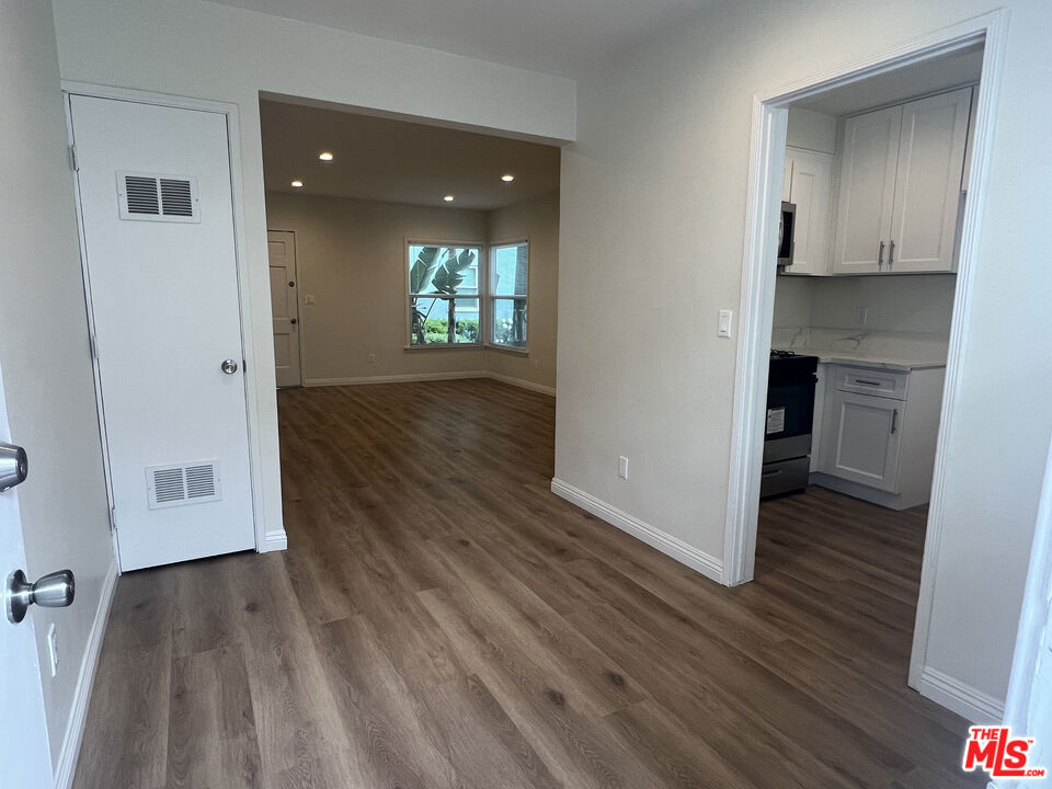 4127 W Toluca Lake Avenue