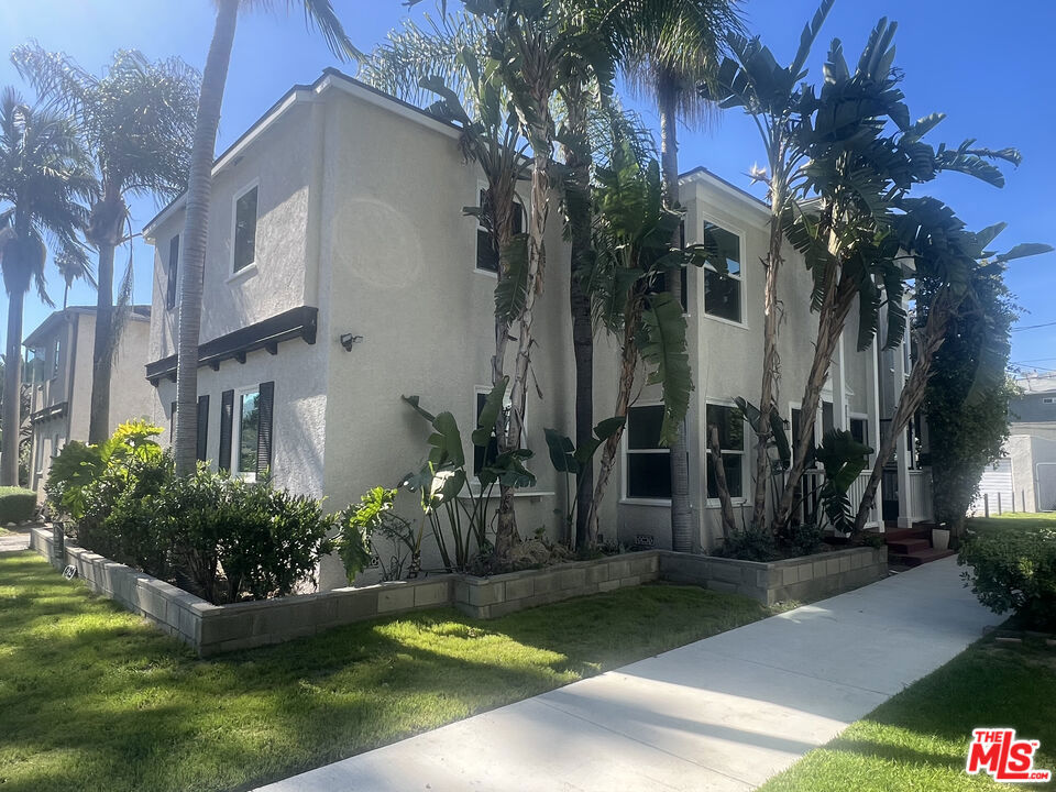 4127 W Toluca Lake Avenue