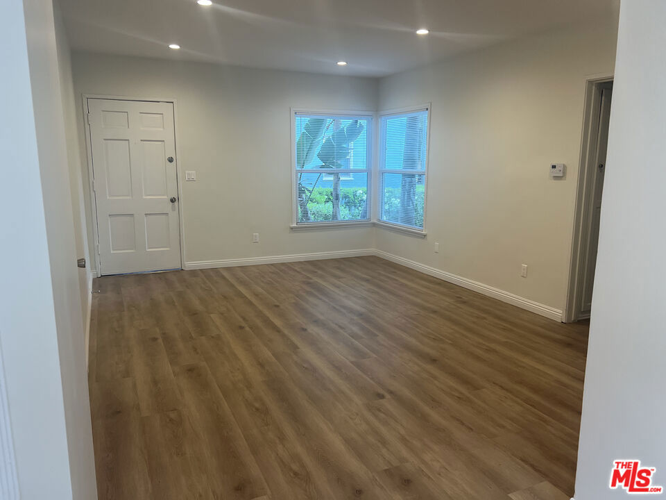 4127 W Toluca Lake Avenue