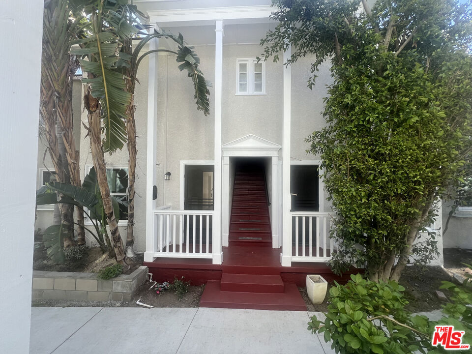 4127 W Toluca Lake Avenue