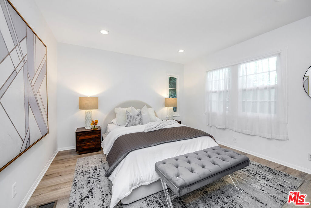 11812 Sunshine Terrace