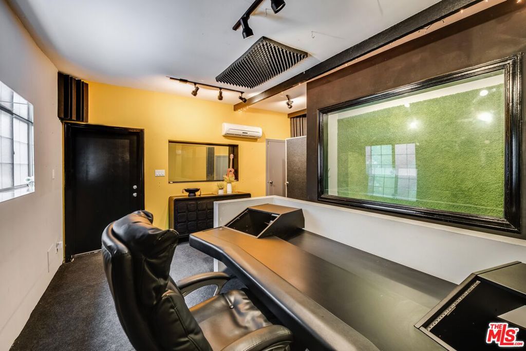 11812 Sunshine Terrace