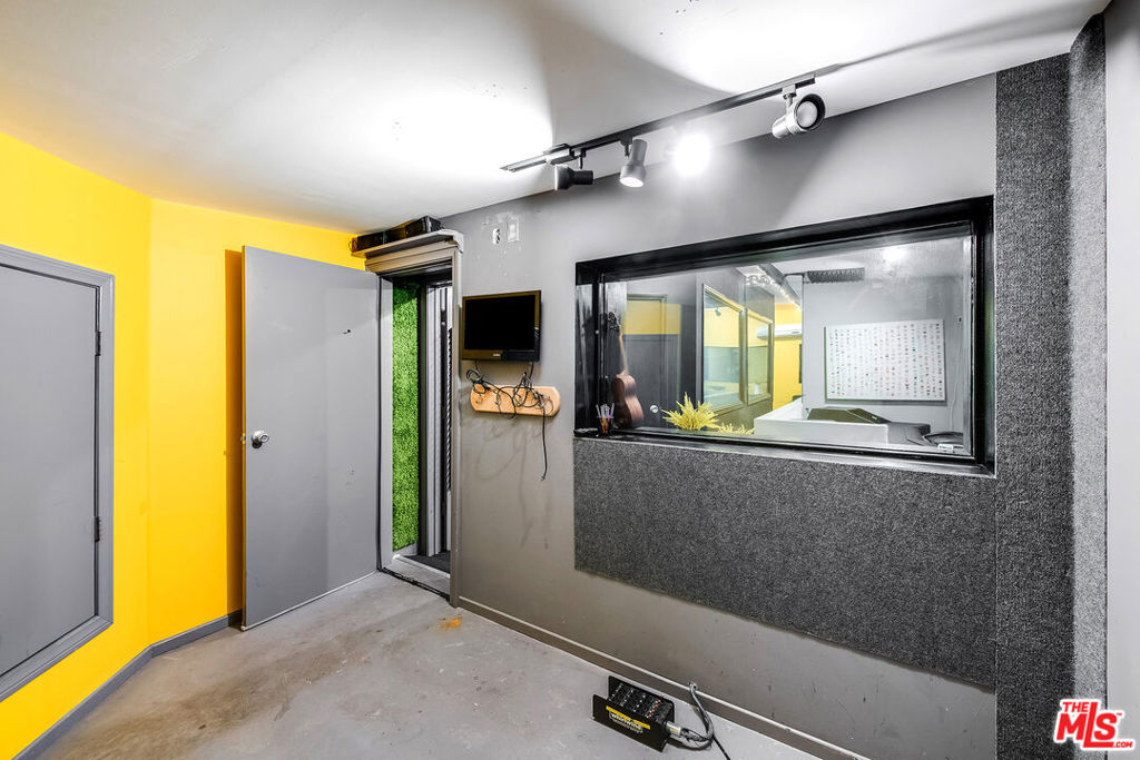 11812 Sunshine Terrace