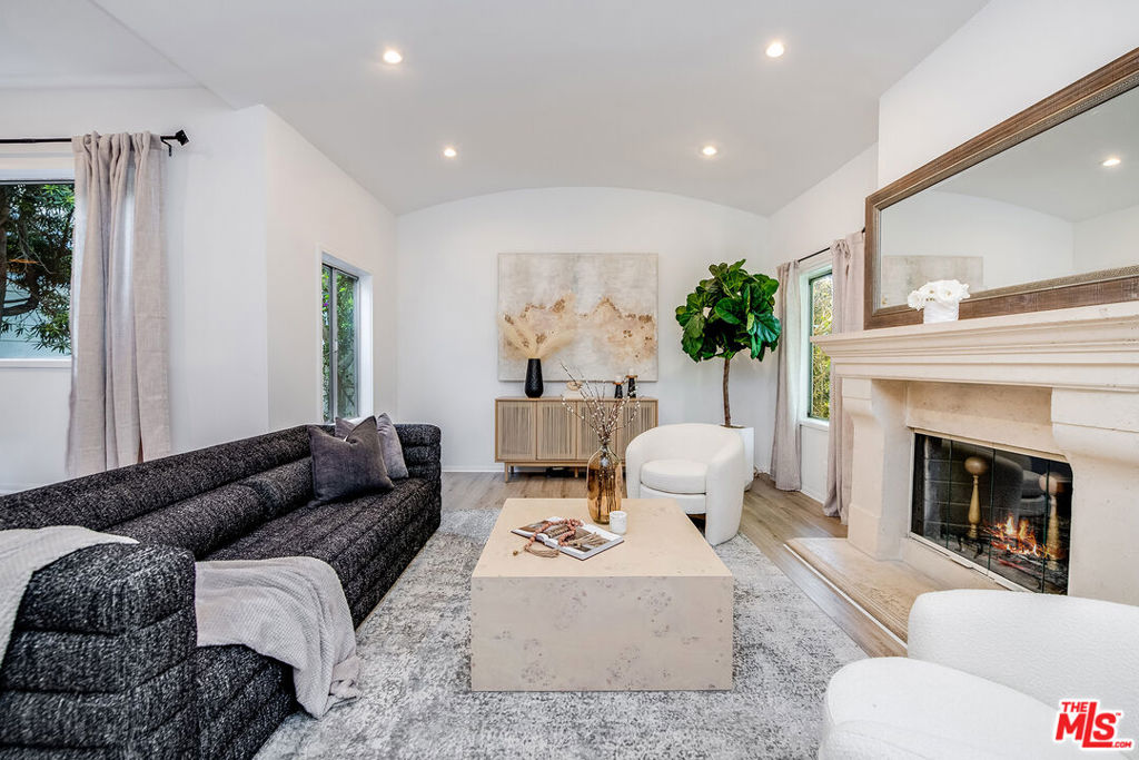 11812 Sunshine Terrace
