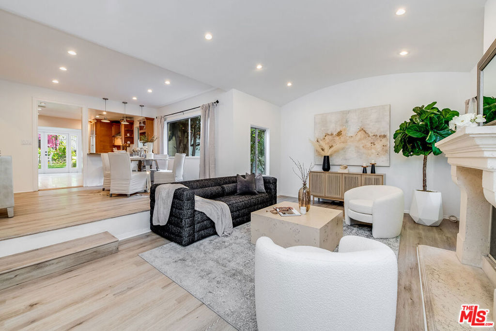 11812 Sunshine Terrace
