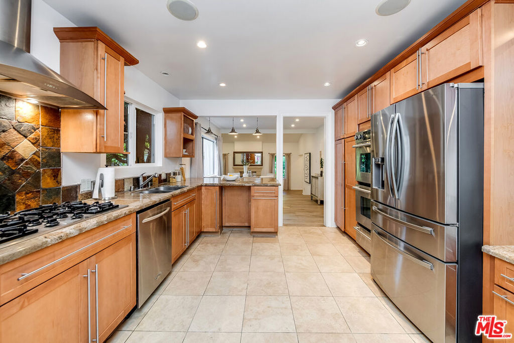 11812 Sunshine Terrace