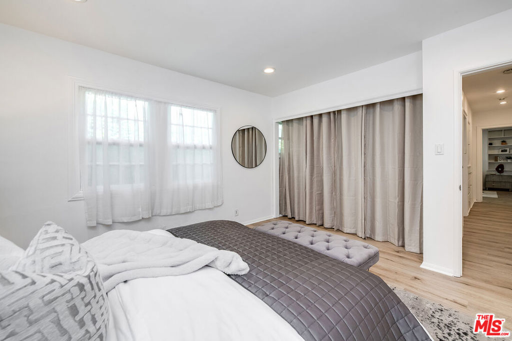 11812 Sunshine Terrace