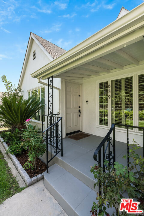 639 N Frederic Street