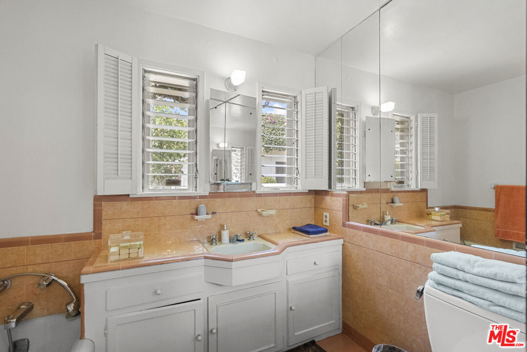 10941 Peach Grove Street