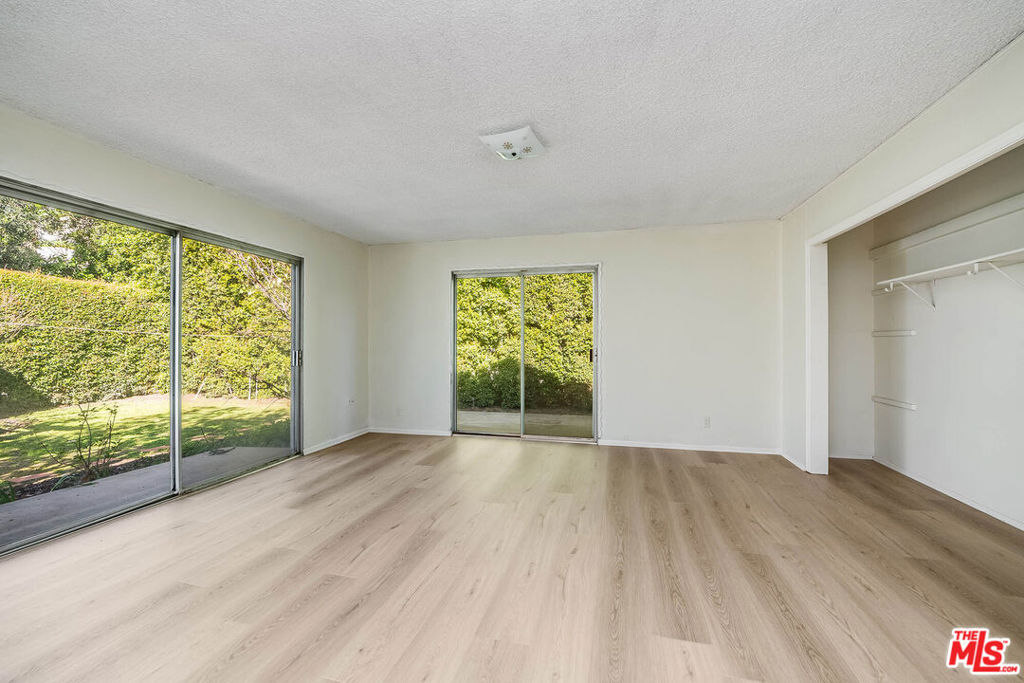 10941 Peach Grove Street