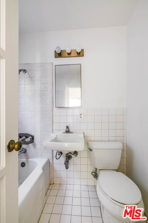 10941 Peach Grove Street