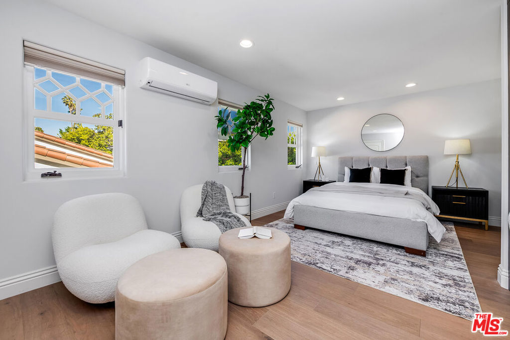 4359 Clybourn Avenue