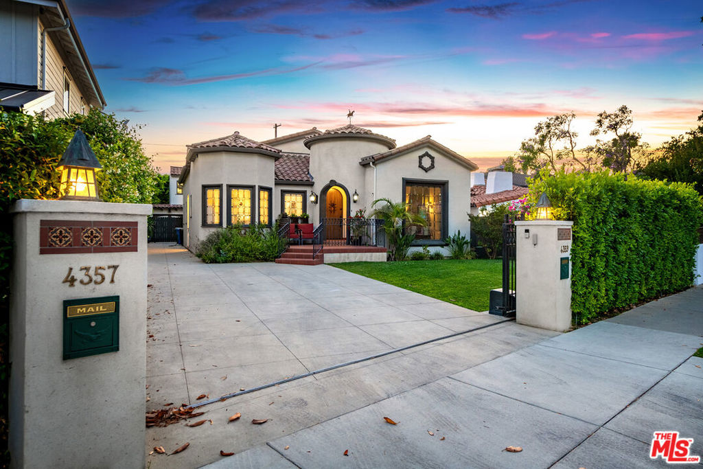 4359 Clybourn Avenue