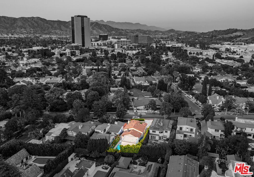 4359 Clybourn Avenue