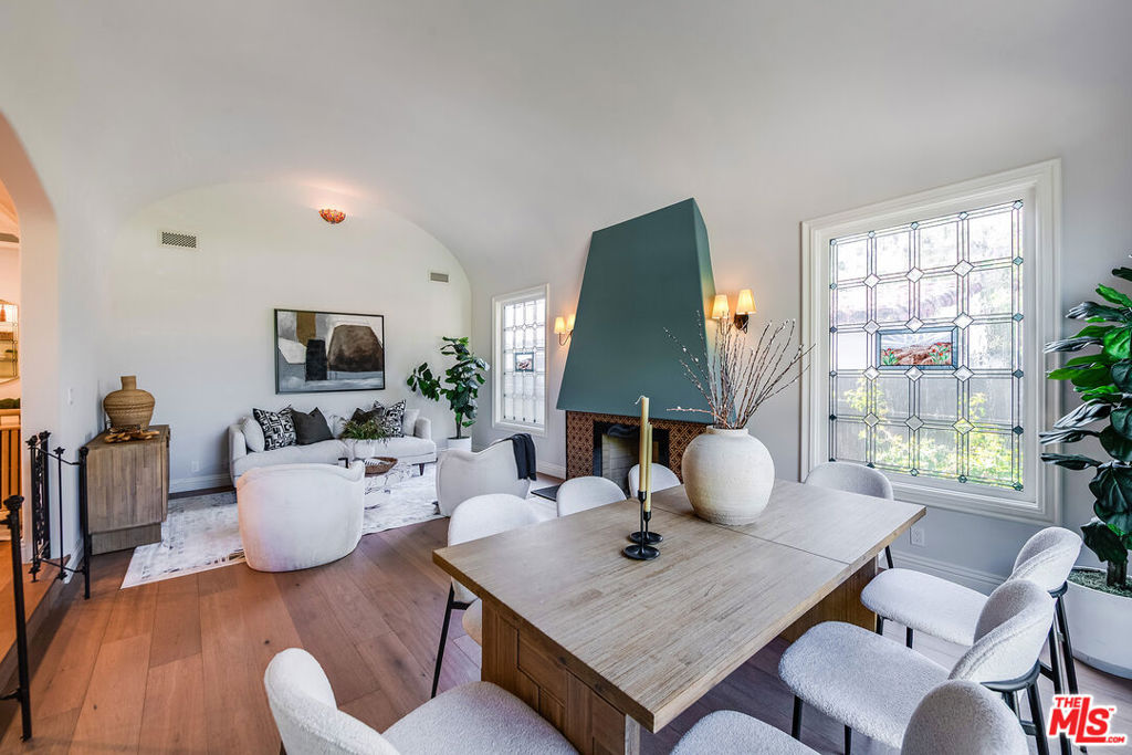 4359 Clybourn Avenue