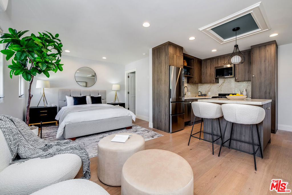 4359 Clybourn Avenue