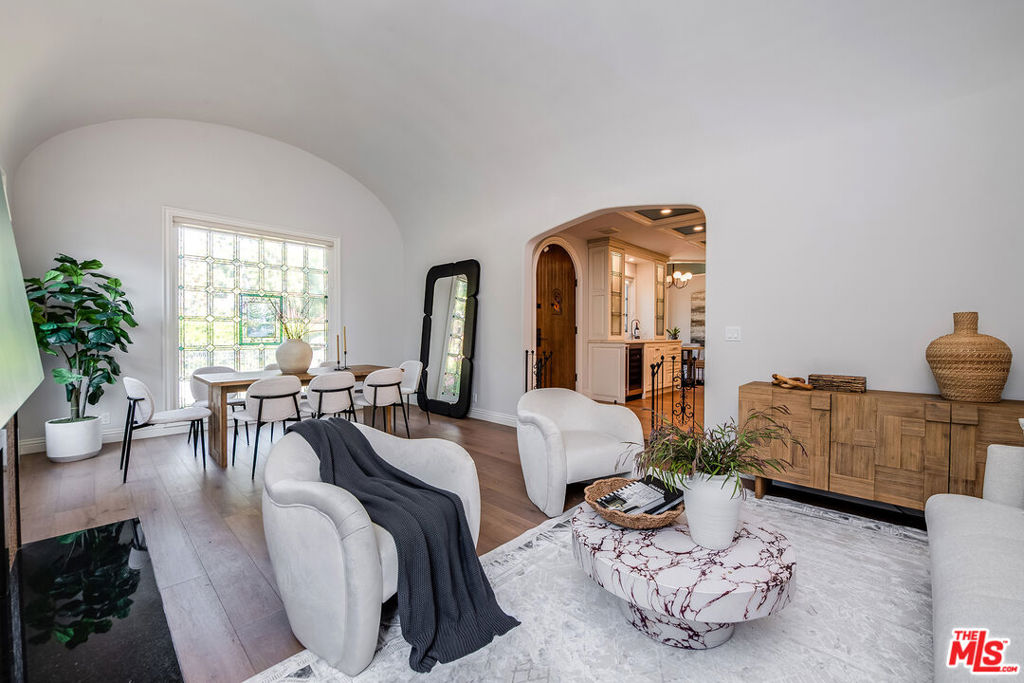 4359 Clybourn Avenue